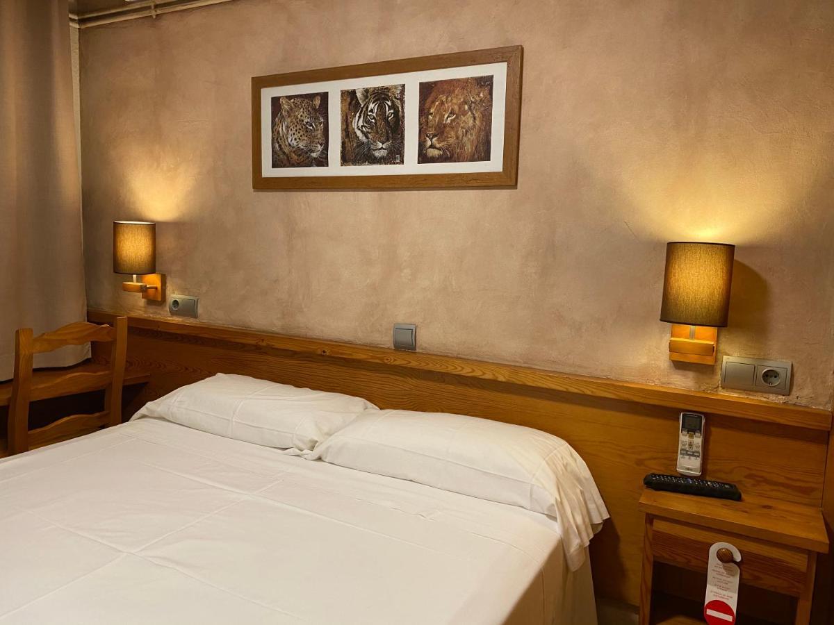 Hostal Galicia Cardedeu Luaran gambar