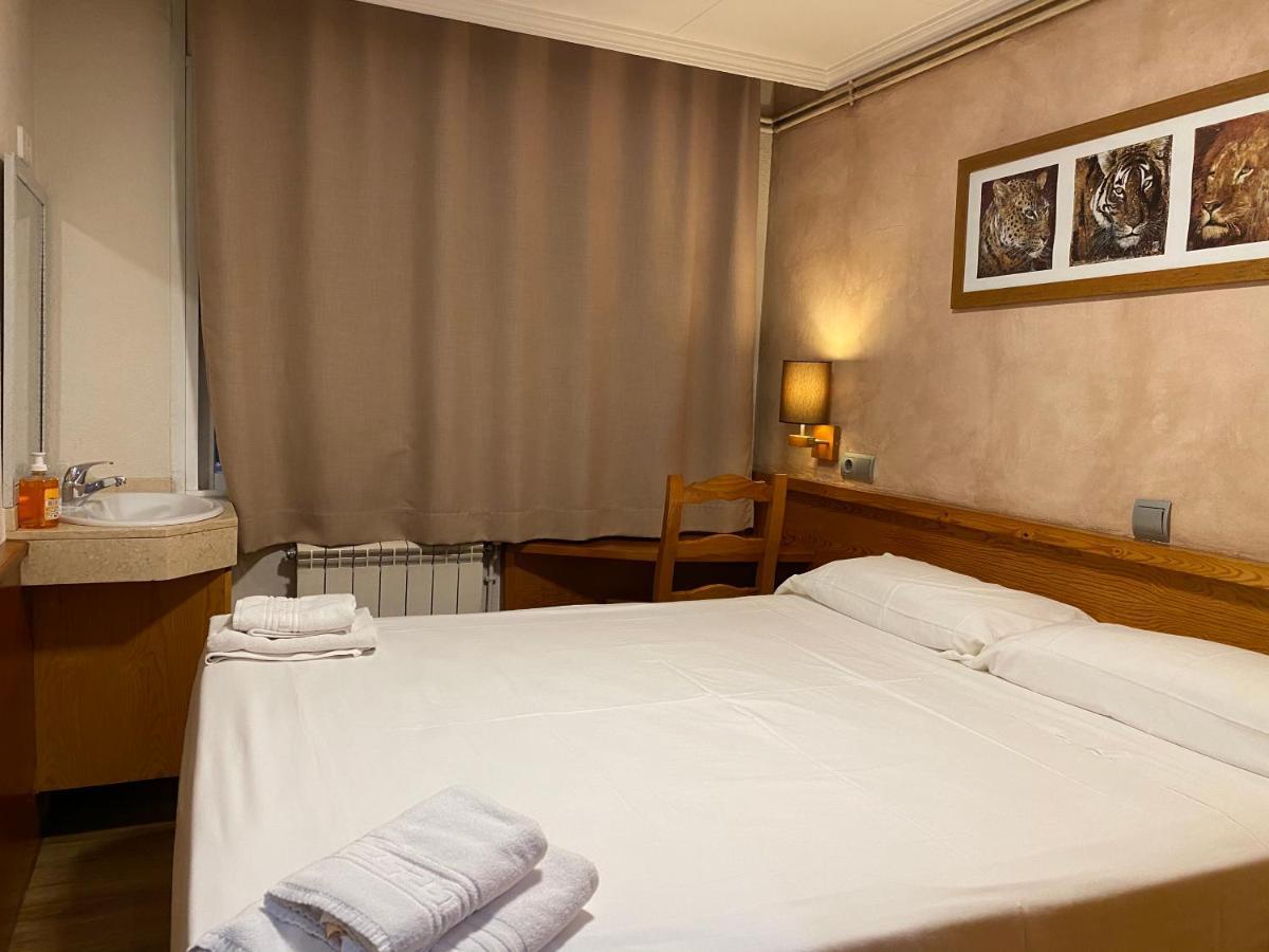 Hostal Galicia Cardedeu Luaran gambar