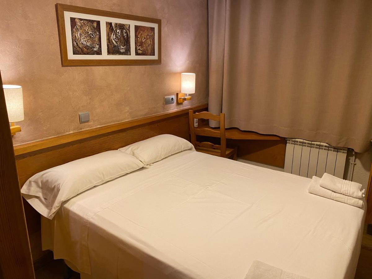 Hostal Galicia Cardedeu Luaran gambar