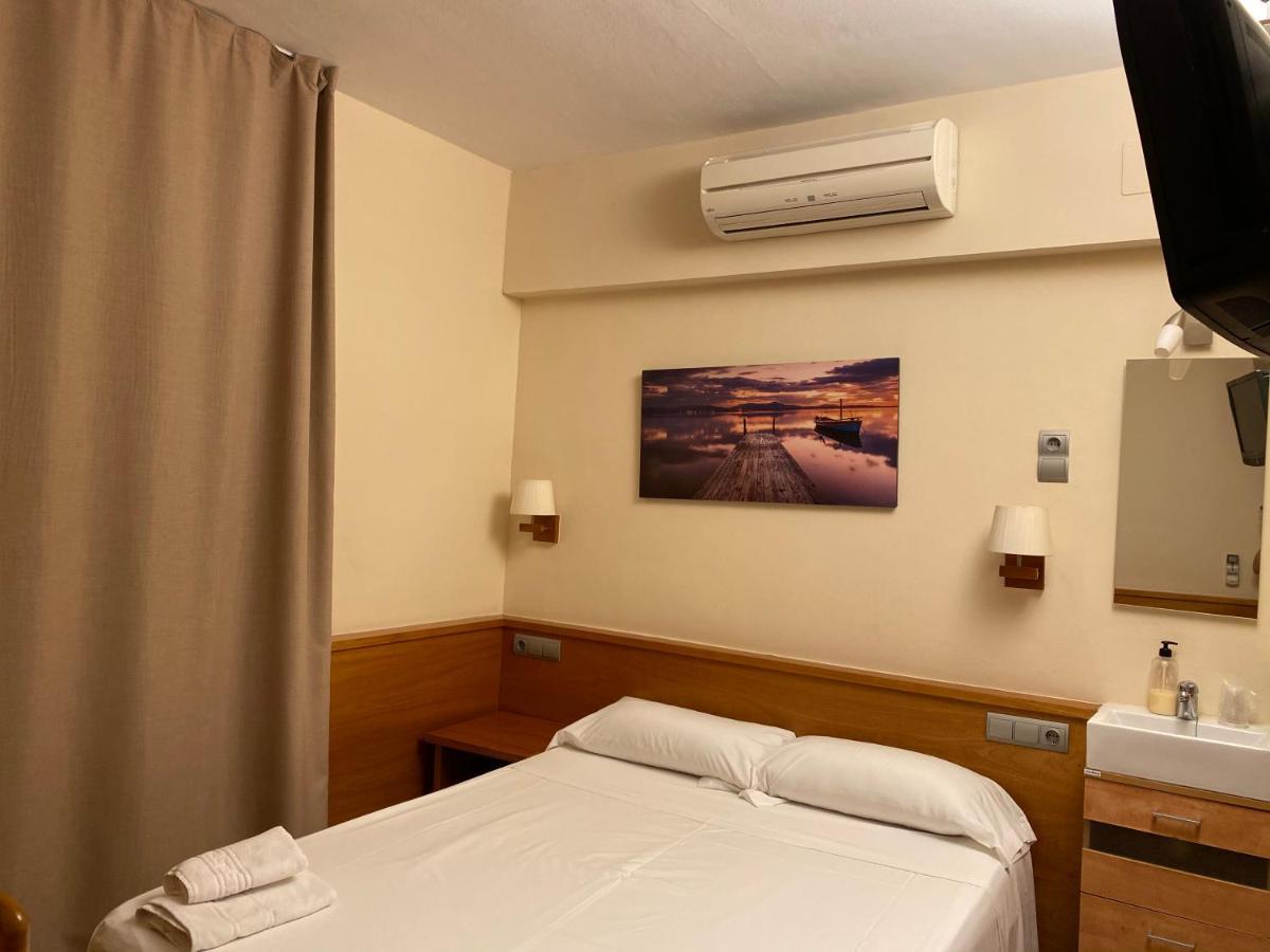 Hostal Galicia Cardedeu Luaran gambar