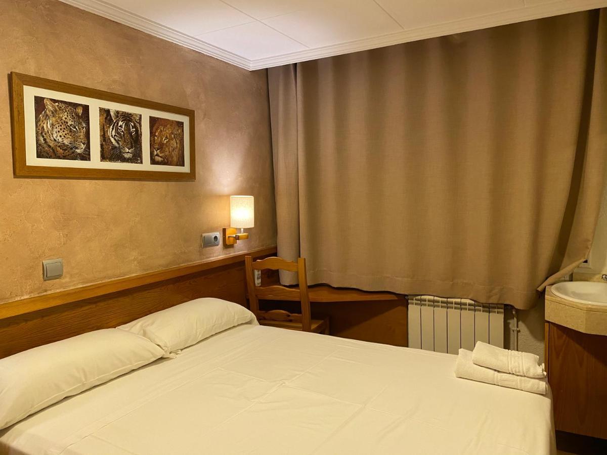 Hostal Galicia Cardedeu Luaran gambar