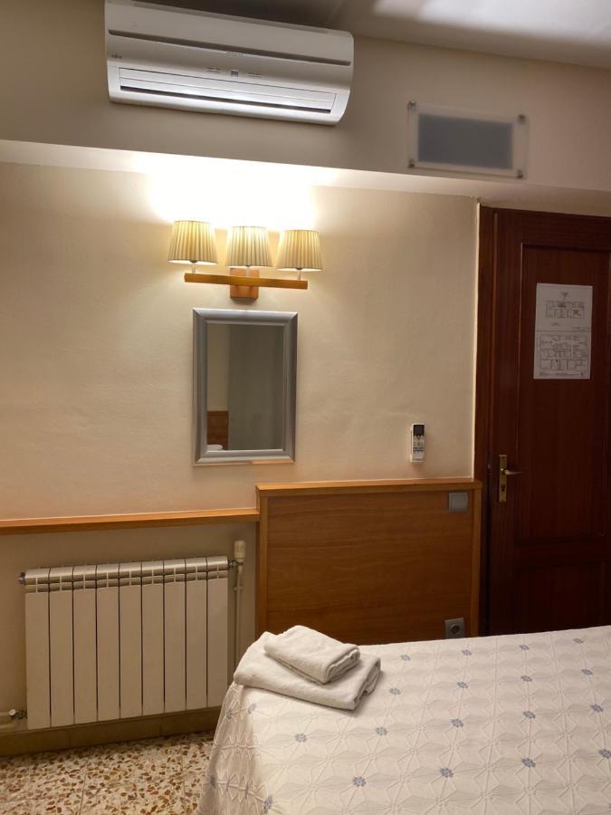 Hostal Galicia Cardedeu Luaran gambar