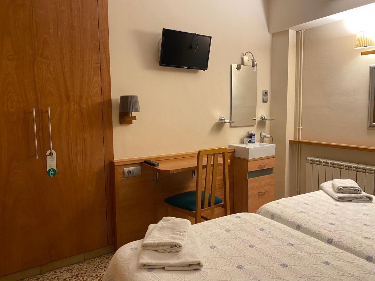 Hostal Galicia Cardedeu Luaran gambar
