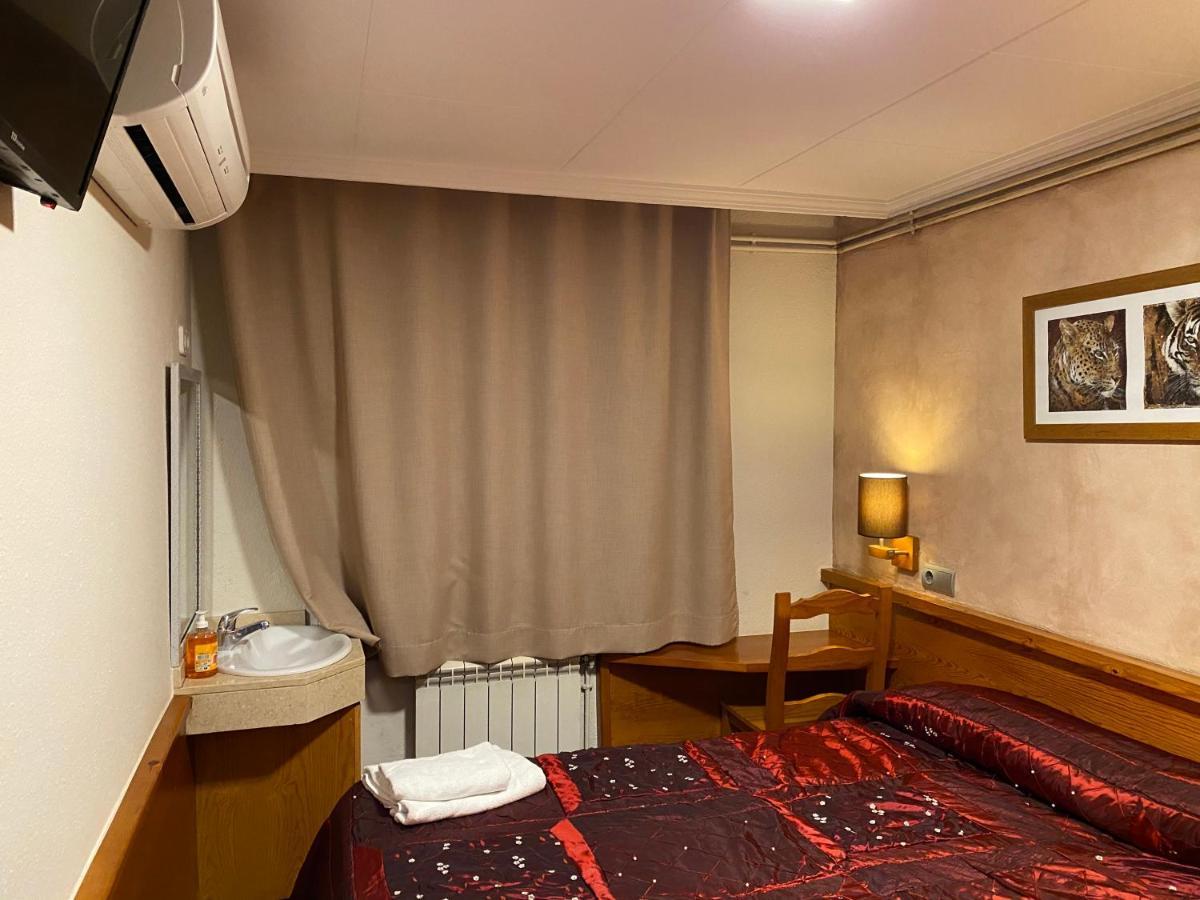 Hostal Galicia Cardedeu Luaran gambar