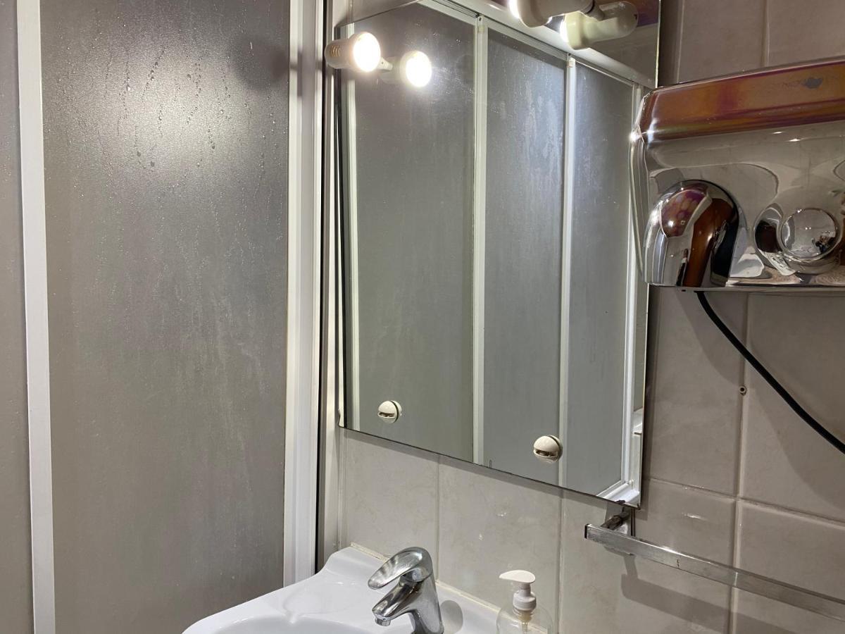 Hostal Galicia Cardedeu Luaran gambar