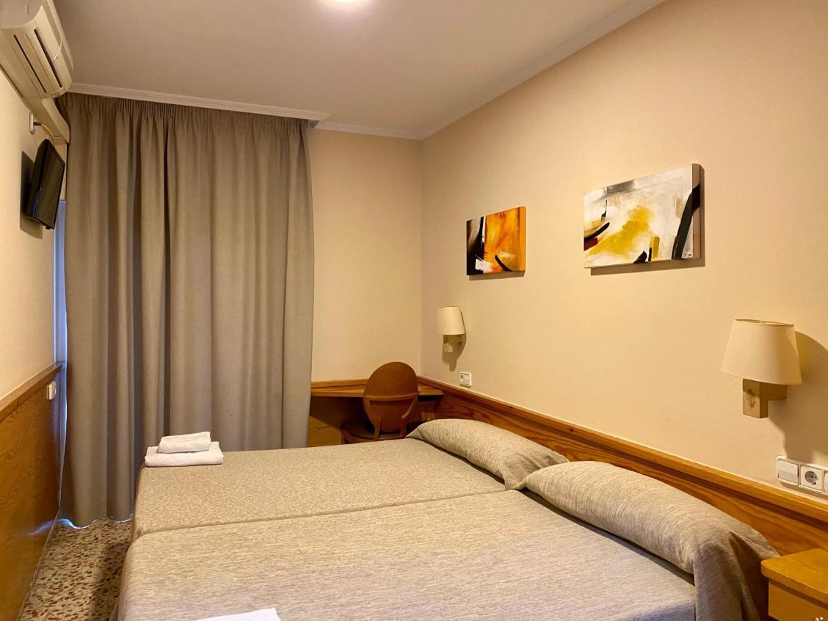 Hostal Galicia Cardedeu Luaran gambar