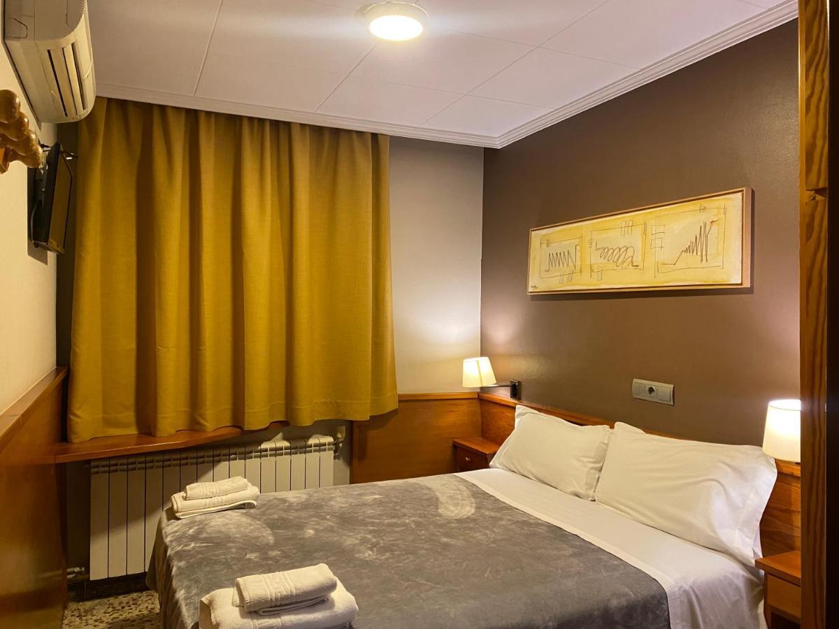 Hostal Galicia Cardedeu Luaran gambar