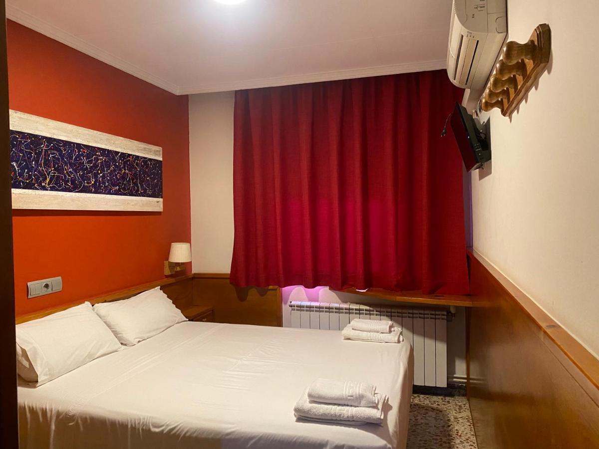Hostal Galicia Cardedeu Luaran gambar