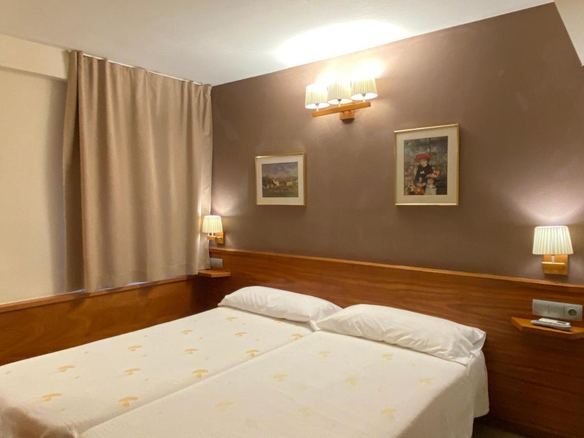 Hostal Galicia Cardedeu Luaran gambar